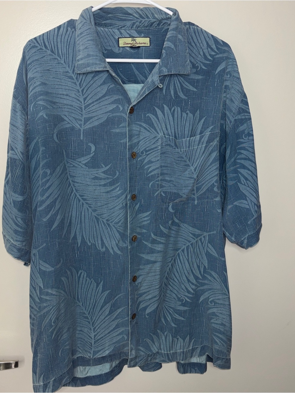 Tommy Bahama 100% Silk Light Blue Palm Leaf Silk Button-Up men’s Large